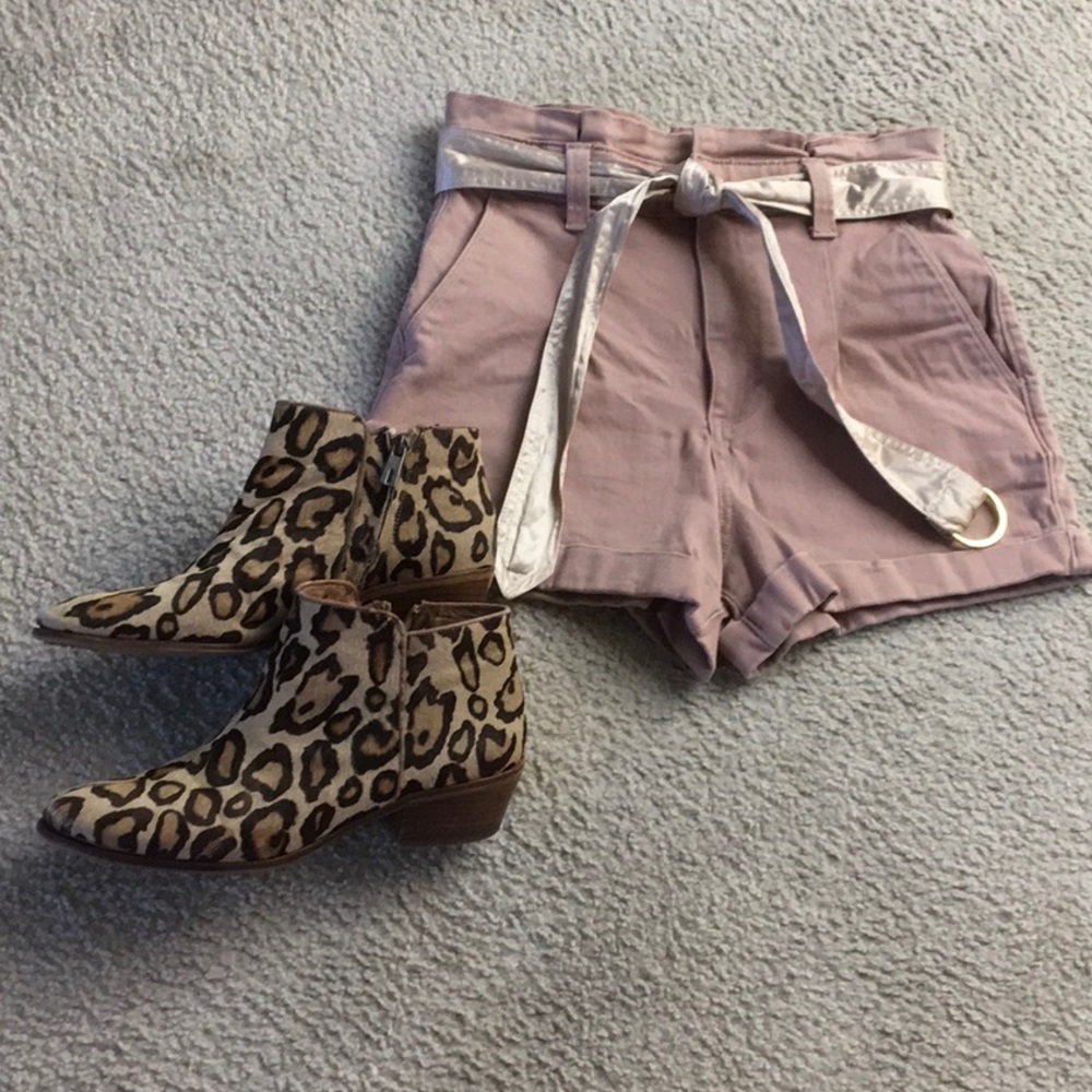 EXPRESS/PINK-BLUSH“SHORTIE”EXTREME HIGH RISE BRUSHED JEAN SHORTS